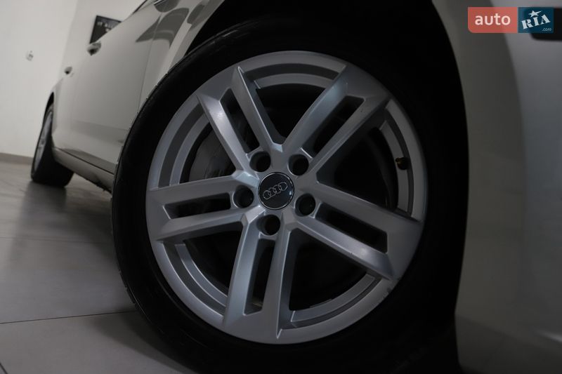 Седан Audi A4 2017 в Дрогобыче
