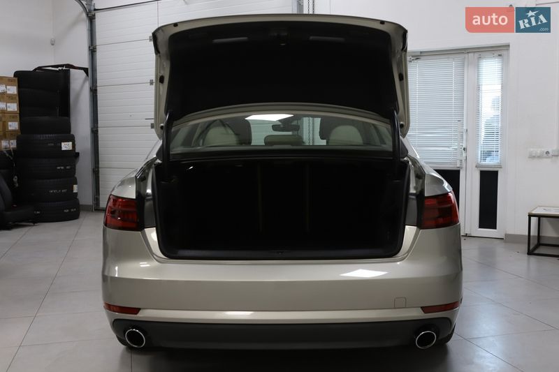 Седан Audi A4 2017 в Дрогобыче