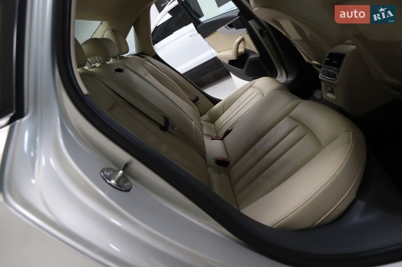 Седан Audi A4 2017 в Дрогобыче