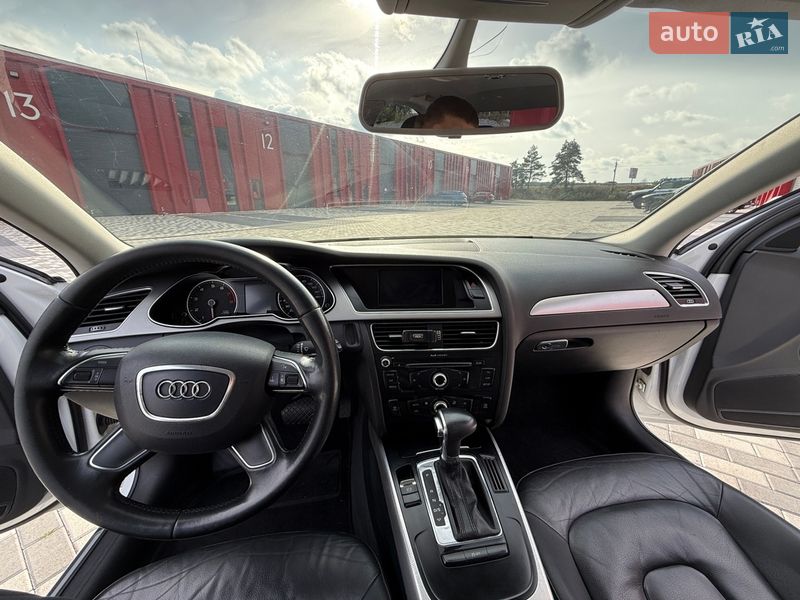 Седан Audi A4 2013 в Львові