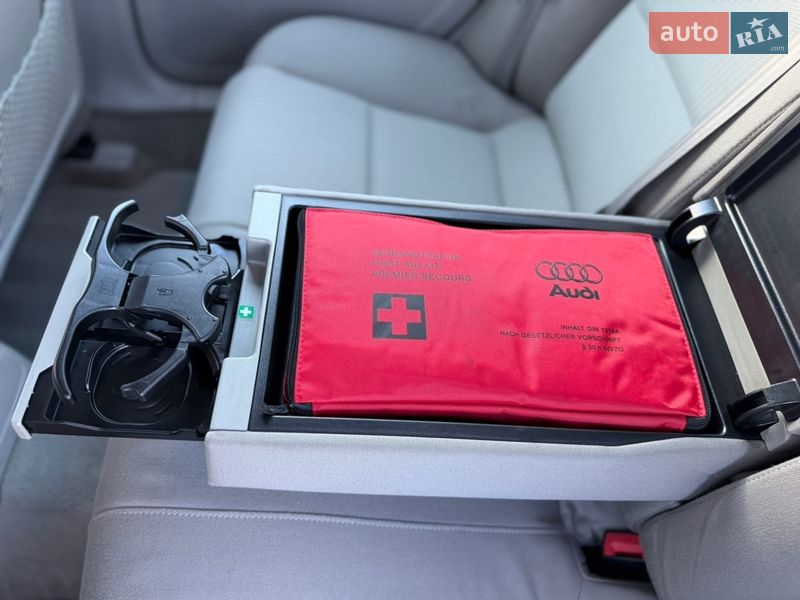 Седан Audi A4 2006 в Володимирі