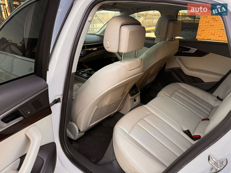 Седан Audi A4 2018 в Львові