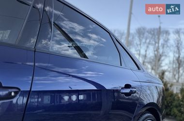 Седан Audi A4 2022 в Ровно