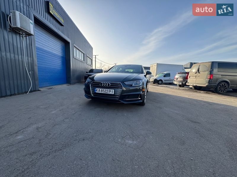Седан Audi A4 2018 в Киеве