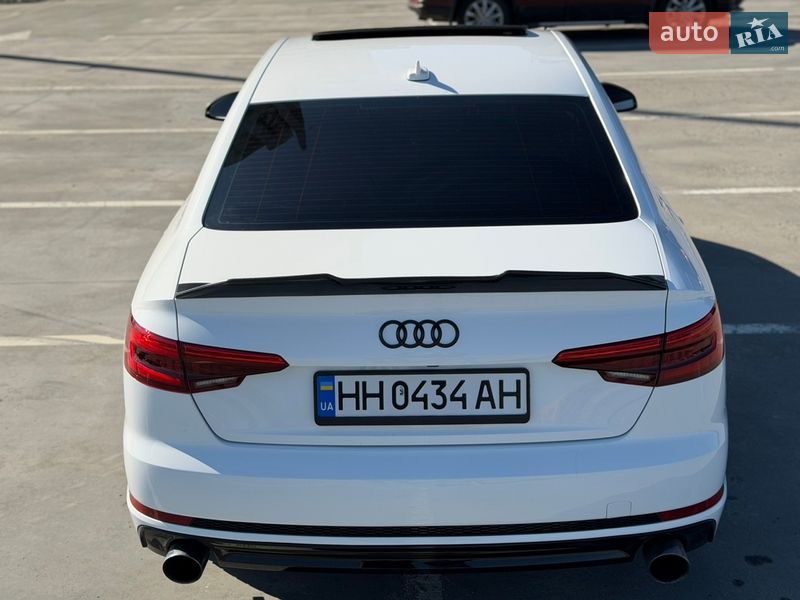 Седан Audi A4 2016 в Киеве