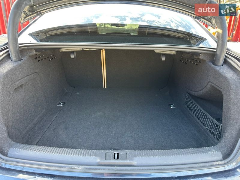 Седан Audi A4 2012 в Львові