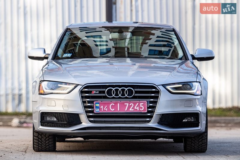 Седан Audi A4 2013 в Львове