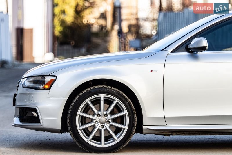 Седан Audi A4 2013 в Львове