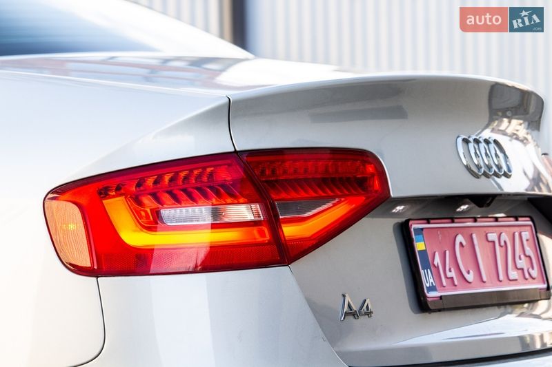 Седан Audi A4 2013 в Львове