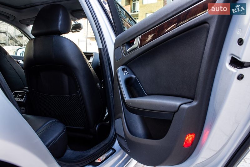 Седан Audi A4 2013 в Львове