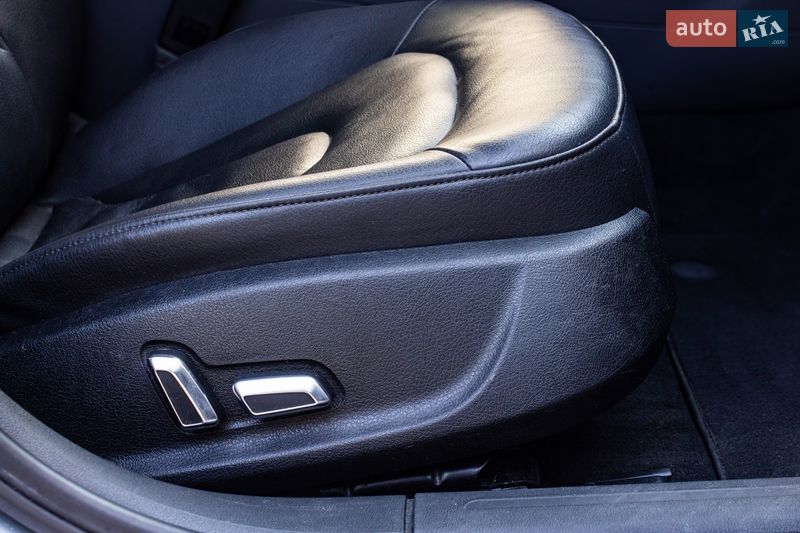 Седан Audi A4 2013 в Львове