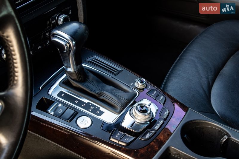 Седан Audi A4 2013 в Львове