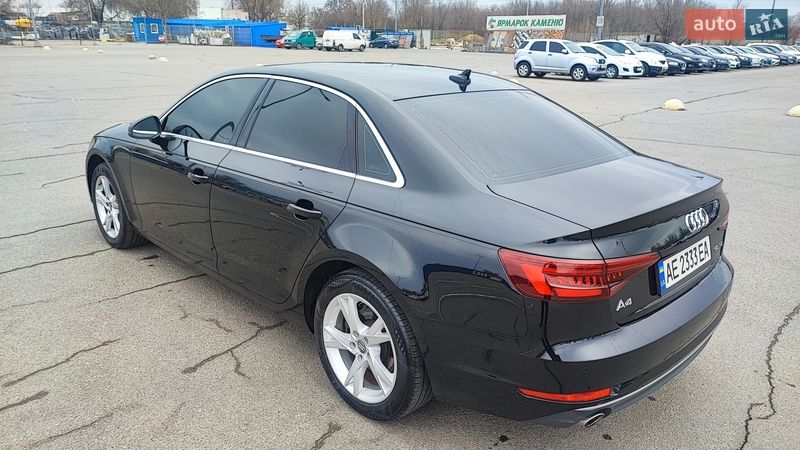 Седан Audi A4 2018 в Дніпрі