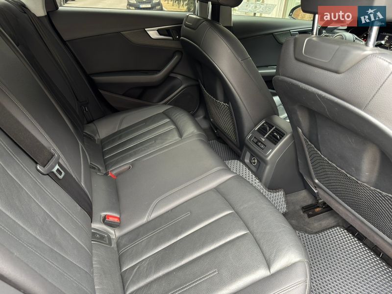 Седан Audi A4 2016 в Днепре