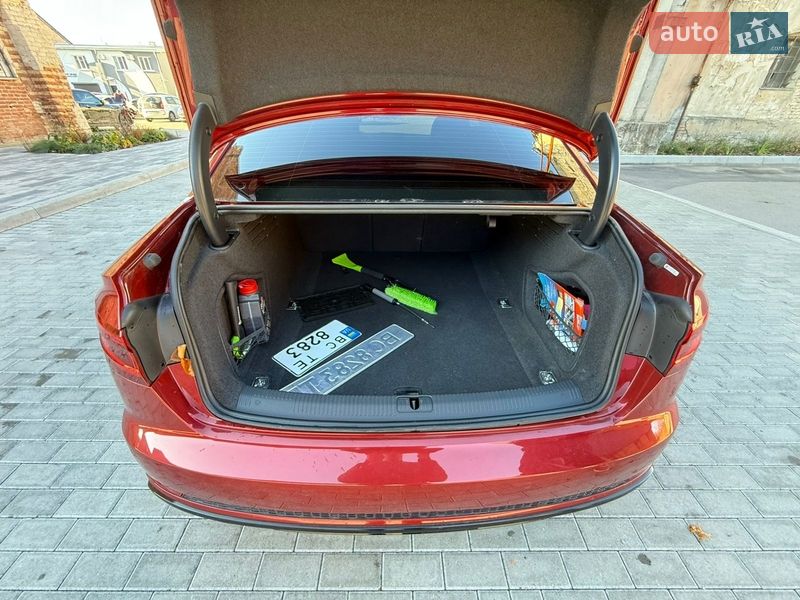 Седан Audi A4 2019 в Чернівцях