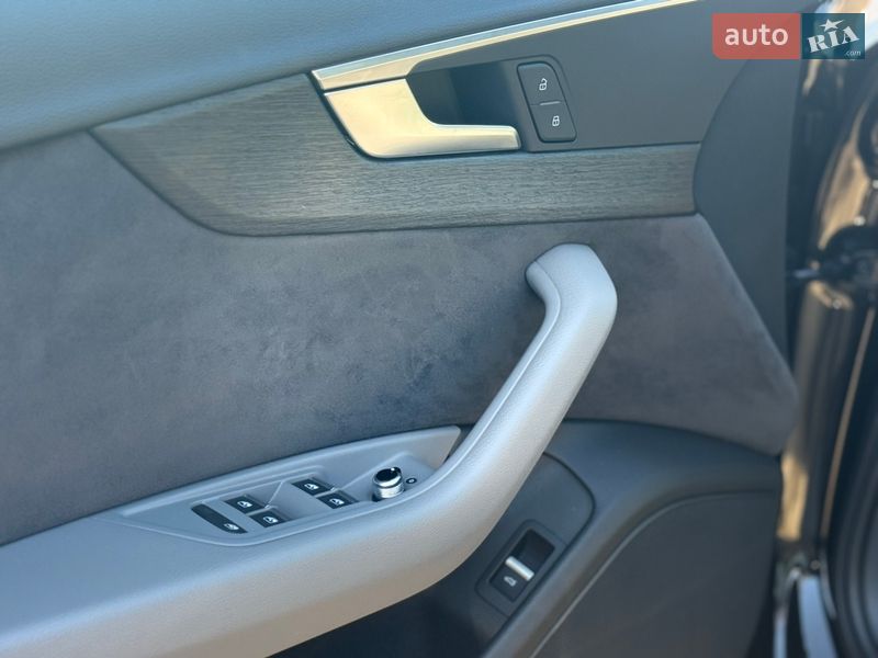 Седан Audi A4 2017 в Киеве