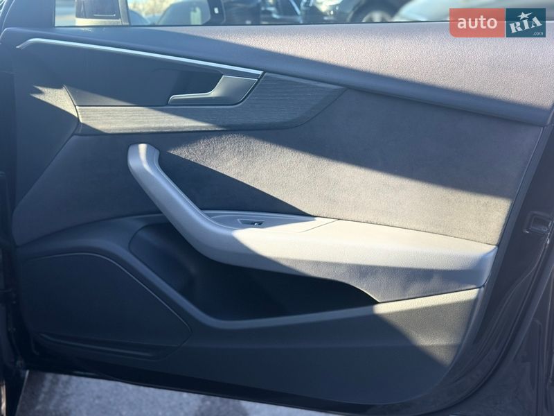 Седан Audi A4 2017 в Киеве