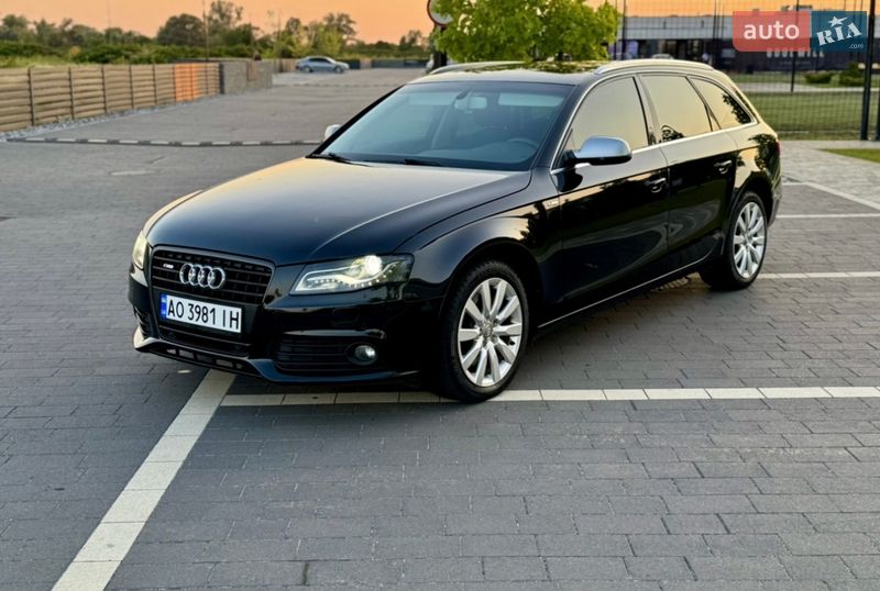 Седан Audi A4 2011 в Мукачево
