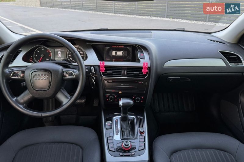 Седан Audi A4 2011 в Мукачево