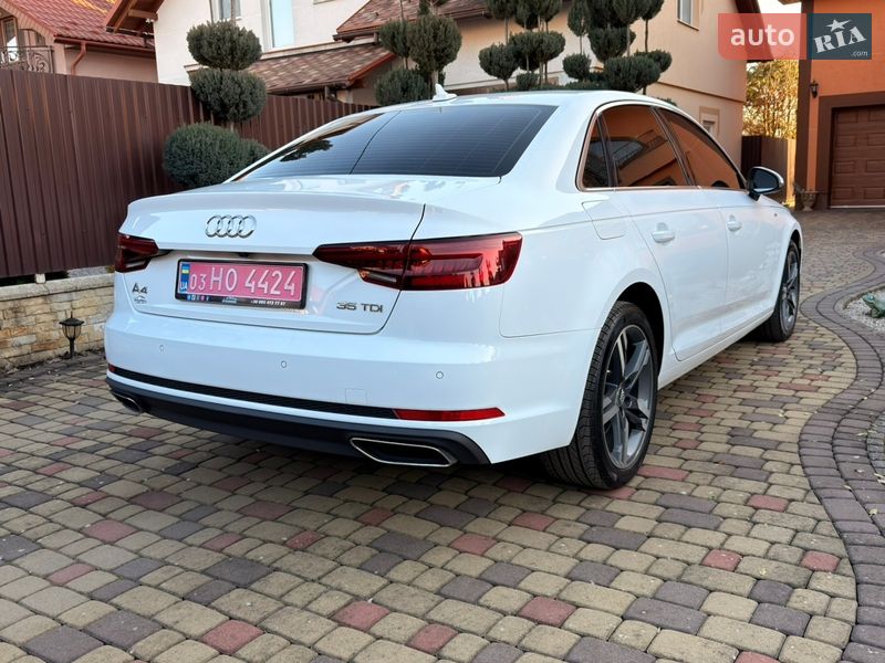 Седан Audi A4 2020 в Мукачево