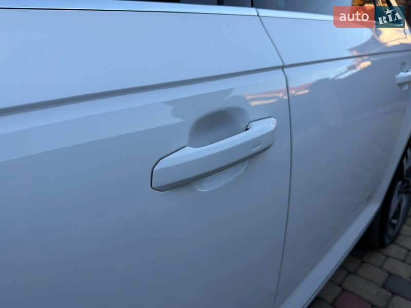 Седан Audi A4 2020 в Мукачево