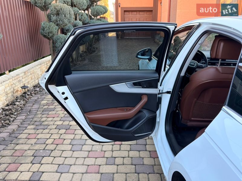 Седан Audi A4 2020 в Мукачево