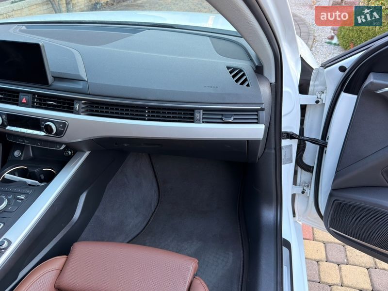 Седан Audi A4 2020 в Мукачево