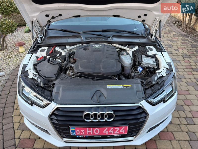 Седан Audi A4 2020 в Мукачево