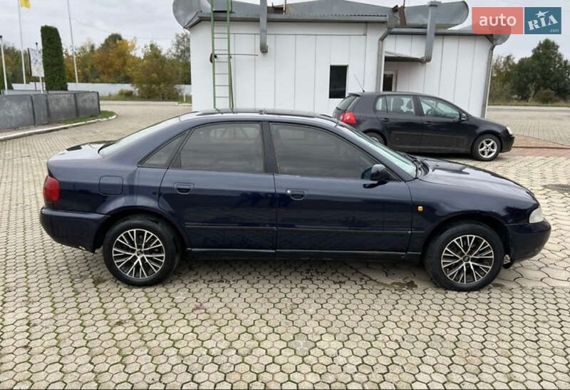 Седан Audi A4 1997 в Чернівцях