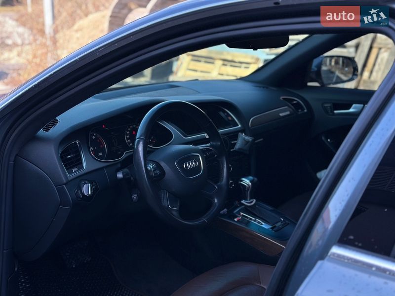 Седан Audi A4 2012 в Стрию