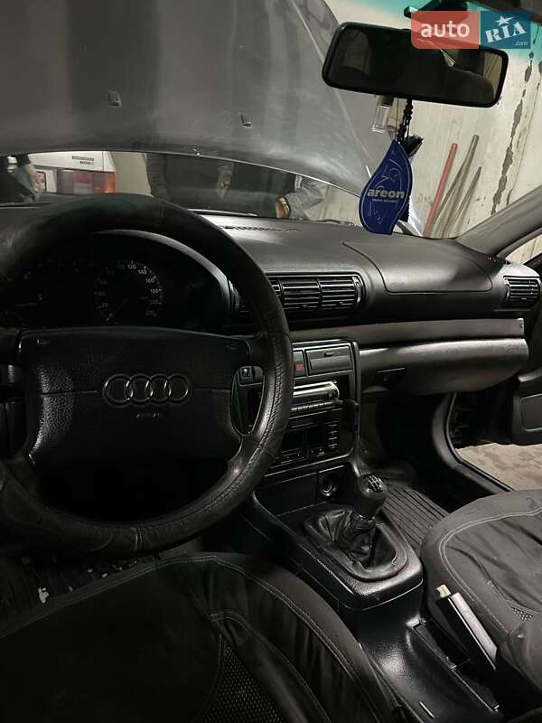 Универсал Audi A4 1996 в Рава-Русской