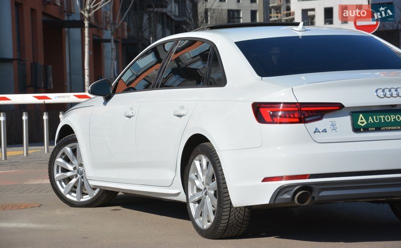 Седан Audi A4 2018 в Киеве