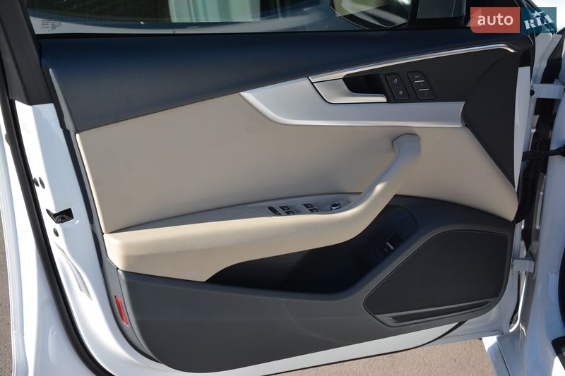 Седан Audi A4 2018 в Киеве