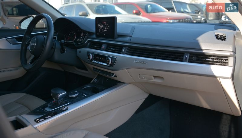 Седан Audi A4 2018 в Киеве