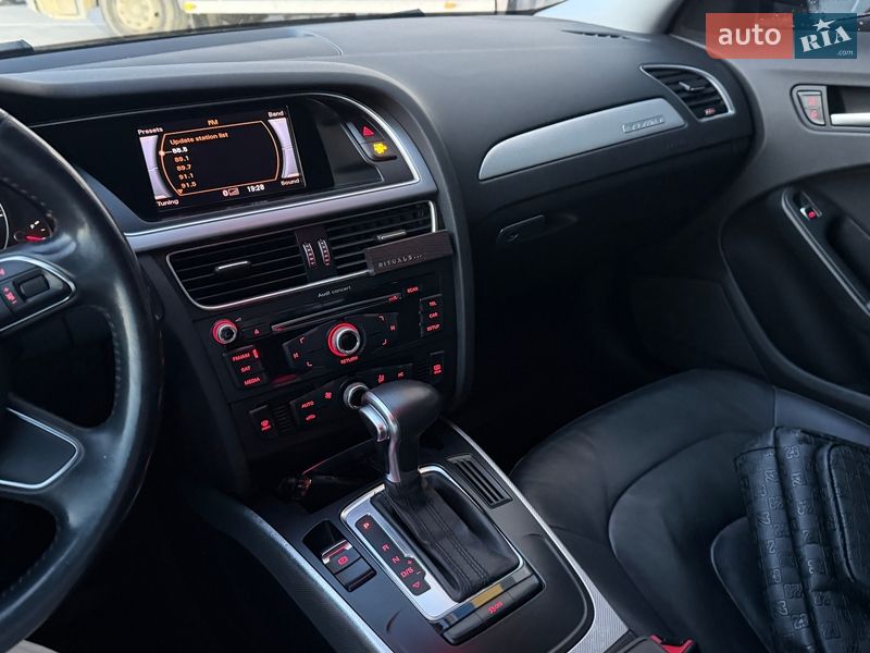Седан Audi A4 2013 в Львові