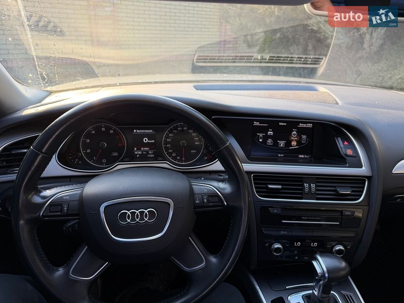 Седан Audi A4 2014 в Самборі