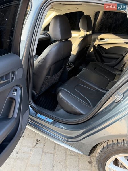 Седан Audi A4 2014 в Самборі