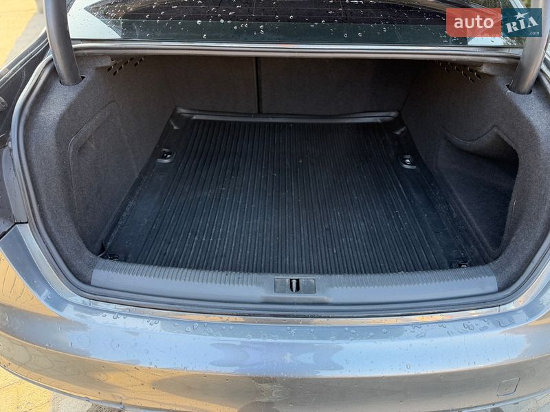 Седан Audi A4 2014 в Самборі