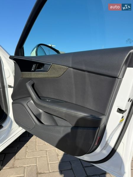 Седан Audi A4 2022 в Полтаві