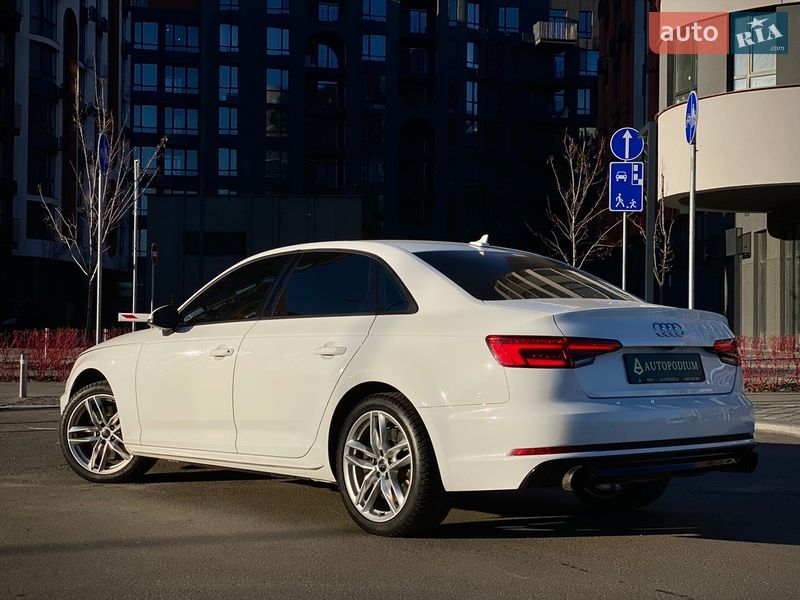 Седан Audi A4 2016 в Киеве