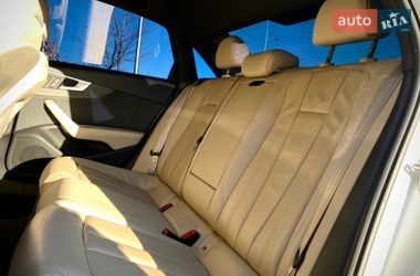 Седан Audi A4 2016 в Киеве