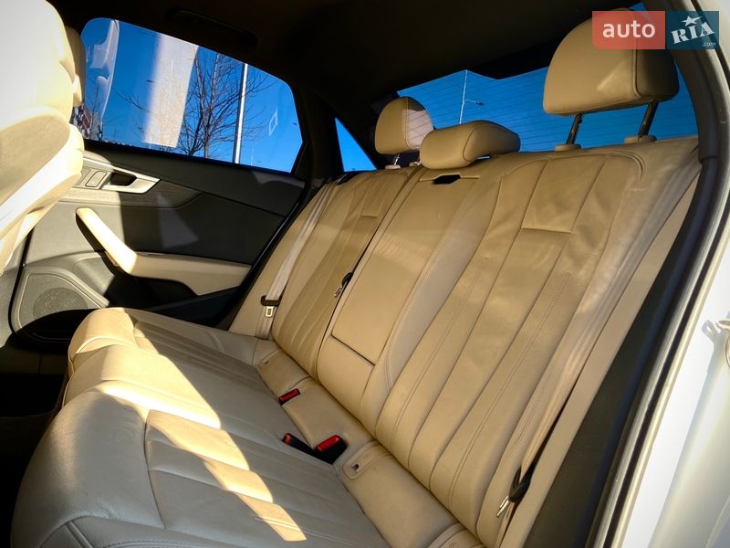Седан Audi A4 2016 в Киеве
