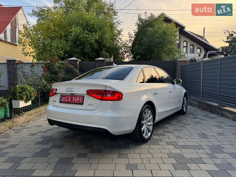 Седан Audi A4 2013 в Мукачевому