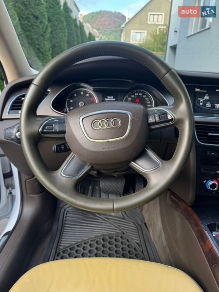 Седан Audi A4 2013 в Мукачевому