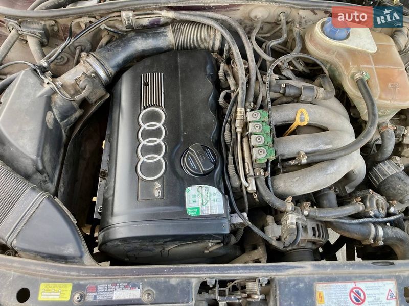 Седан Audi A4 1995 в Здолбуніві