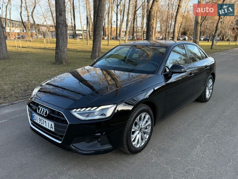 Седан Audi A4 2021 в Киеве