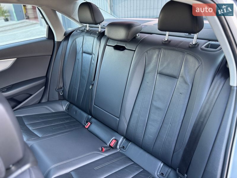 Седан Audi A4 2015 в Дубно