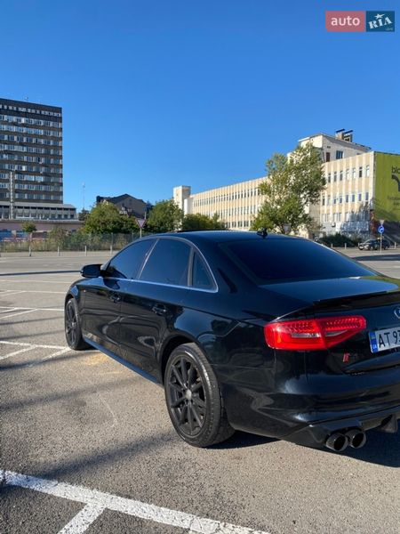 Седан Audi A4 2015 в Ивано-Франковске