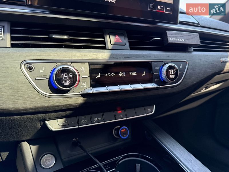 Седан Audi A4 2021 в Киеве