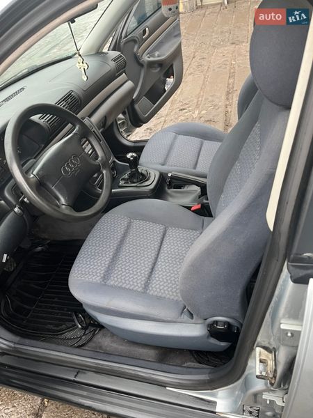Седан Audi A4 1997 в Люботине